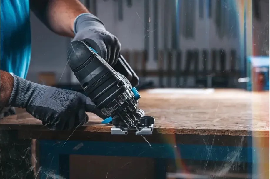 Högert HT2E233-0JS dekopír fűrész, 18V, dobozban