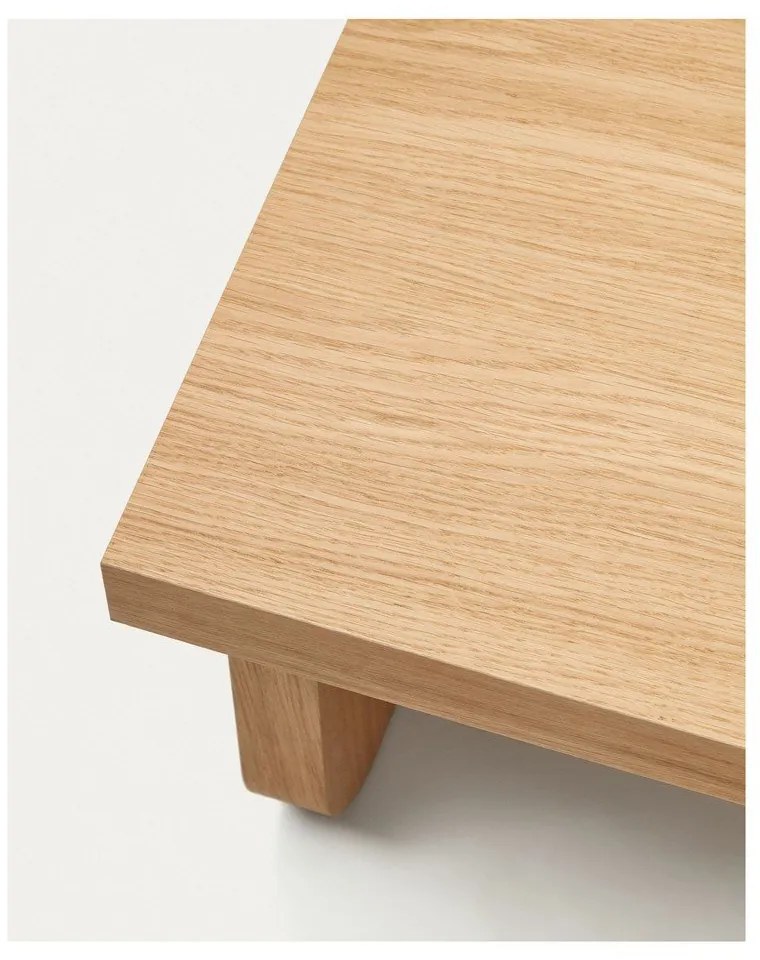 Natúr színű dohányzóasztal tölgyfa dekorral 75x140 cm Oaq – Kave Home