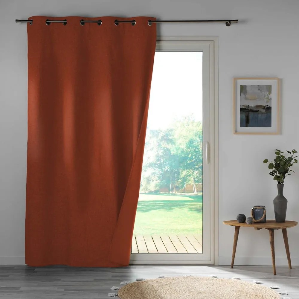 Téglavörös mikroszálas sötétítő függöny 140x260 cm Obscure – douceur d'intérieur