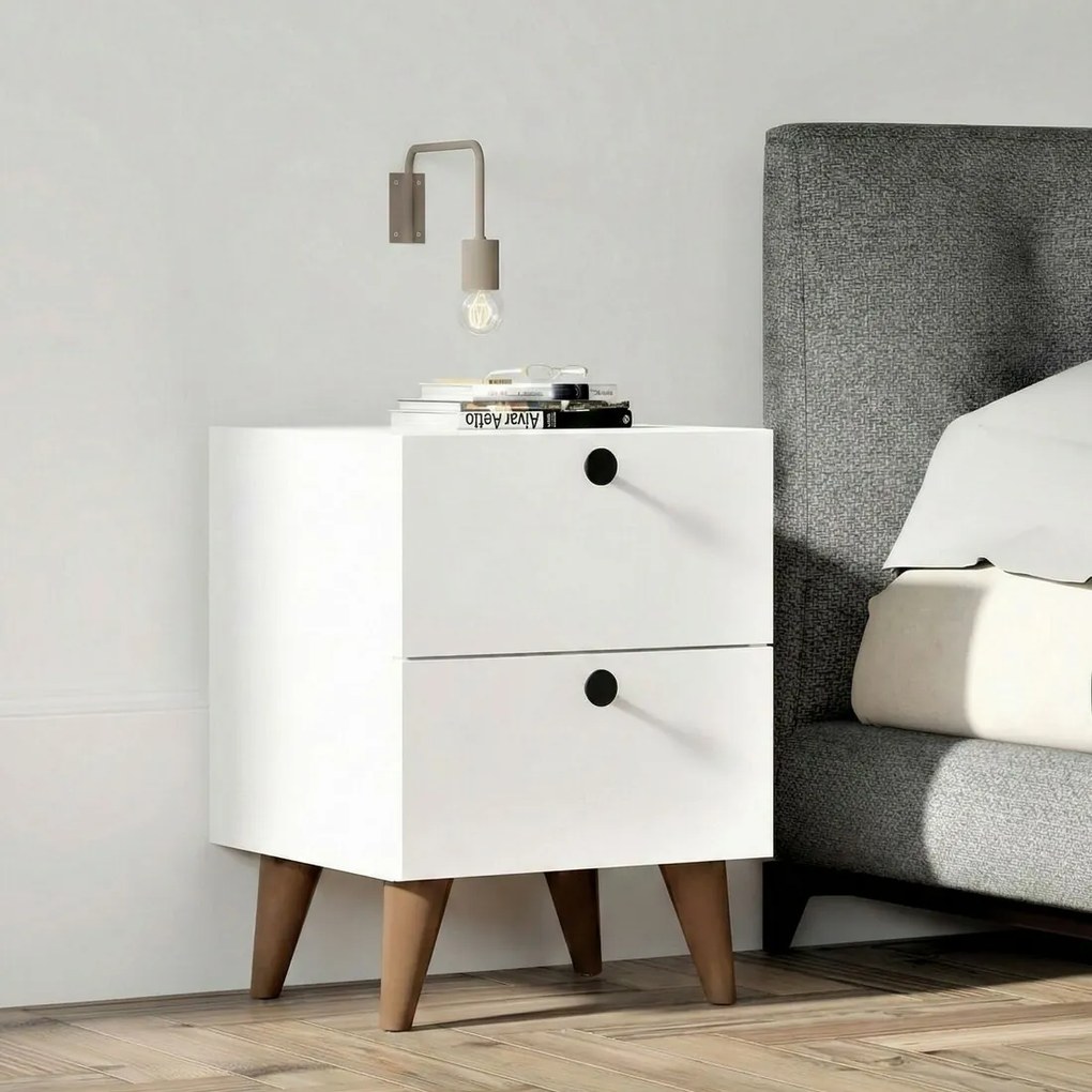 Kada White éjjeliszekrény