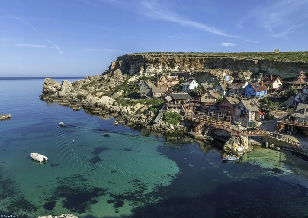 Poszter 29,7x21cm Popeye falu Gozo tengerpartján, Assaf Frank
