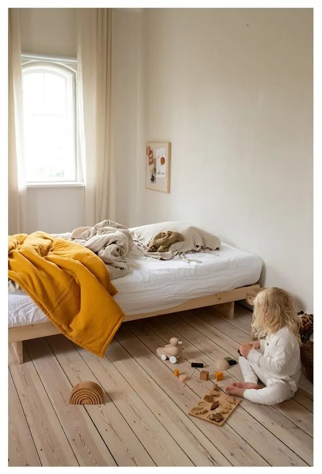 Natúr színű borovi fenyő egyszemélyes ágy ágyráccsal 90x200 cm Kanso – Karup Design