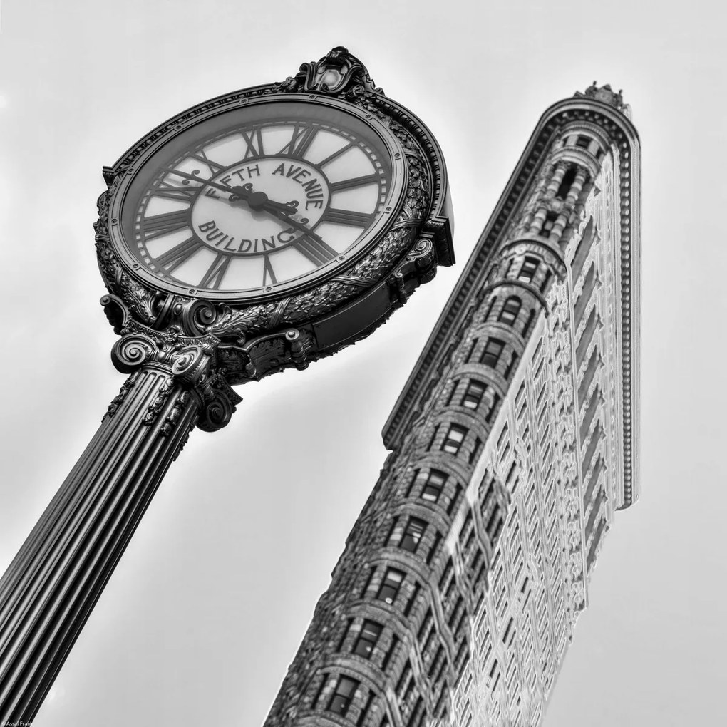 Poszter 40x40cm Fifth Avenue épület falióra Flatiron épülettel New York,