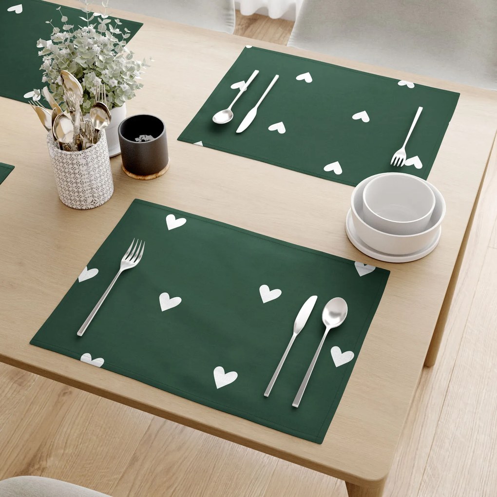 Goldea pamut reggeliző alátét - szívecskék, sötétzöld alapon - 2db 30 x 40 cm