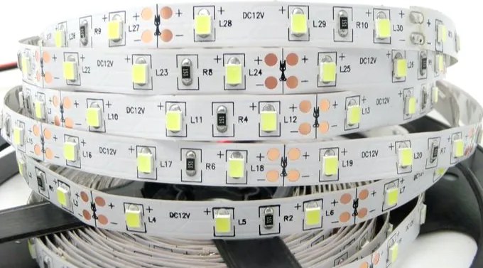 300 Led Szalag Smd 2835 IP20 hideg fehér Hq 5m