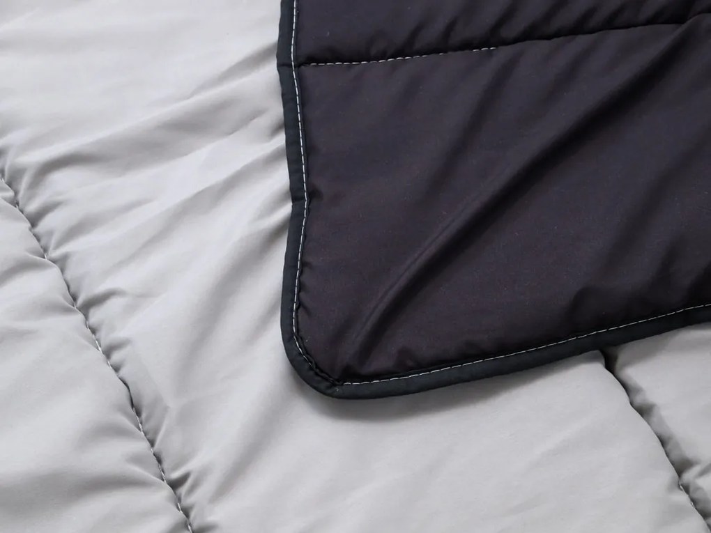 Egész éves steppelt paplan 140x200 cm üreges szálból, fekete