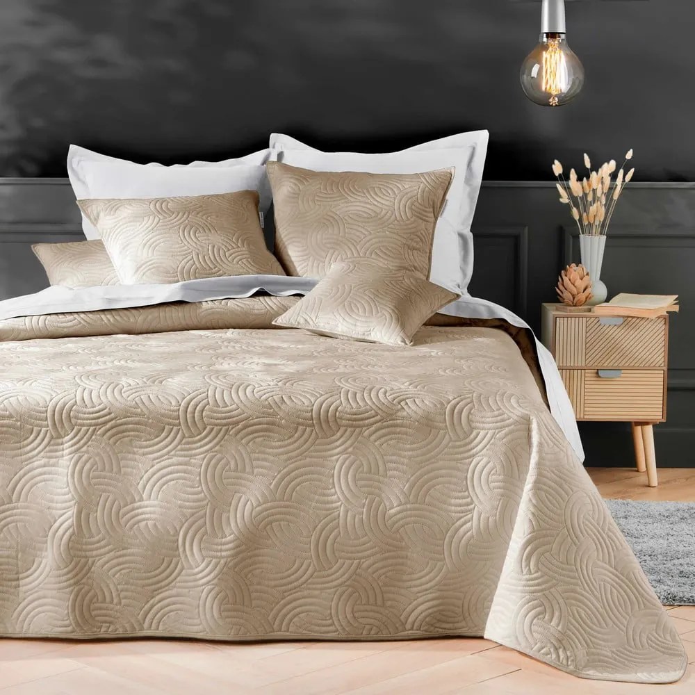 Világosbarna bársony ágytakaró és párnahuzat szett 240x260 cm Solange – douceur d'intérieur