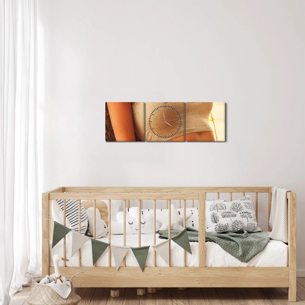 Kép - nő a fa mellett (órával) (90x30 cm)
