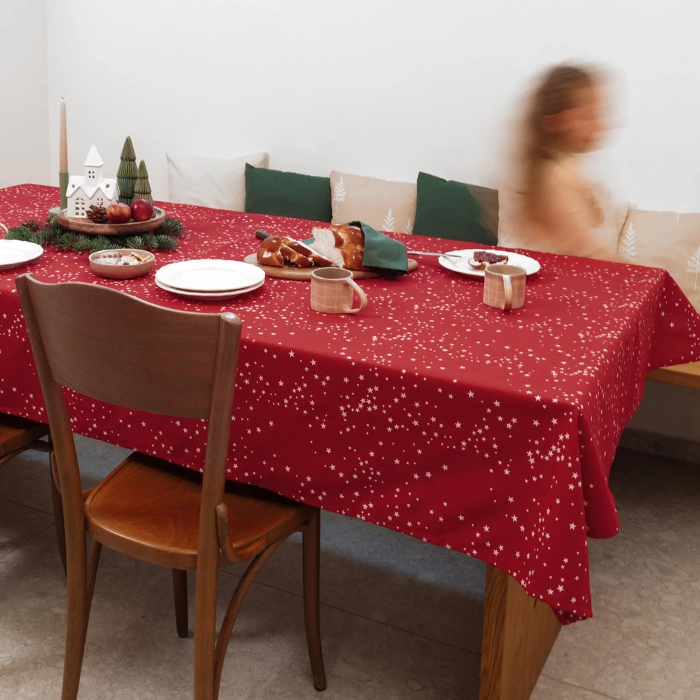 Goldea szögletes terítő valencia - csillagok piroson 100 x 140 cm