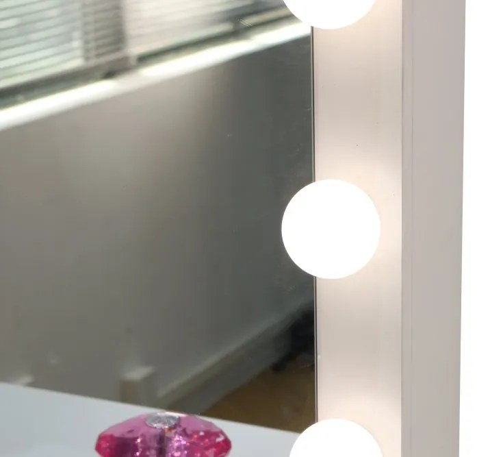 Nagy öltözőasztal fehér, világítással 80 x 40 x 110cm