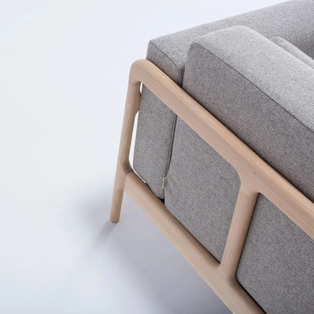 Fawn tölgyfa fotel szürke szövet ülőrésszel - Gazzda