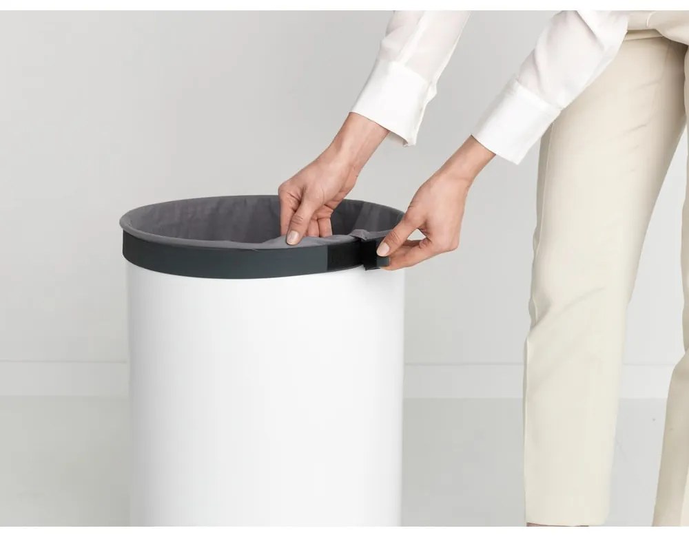 Fehér fém szennyeskosár 60 l – Brabantia