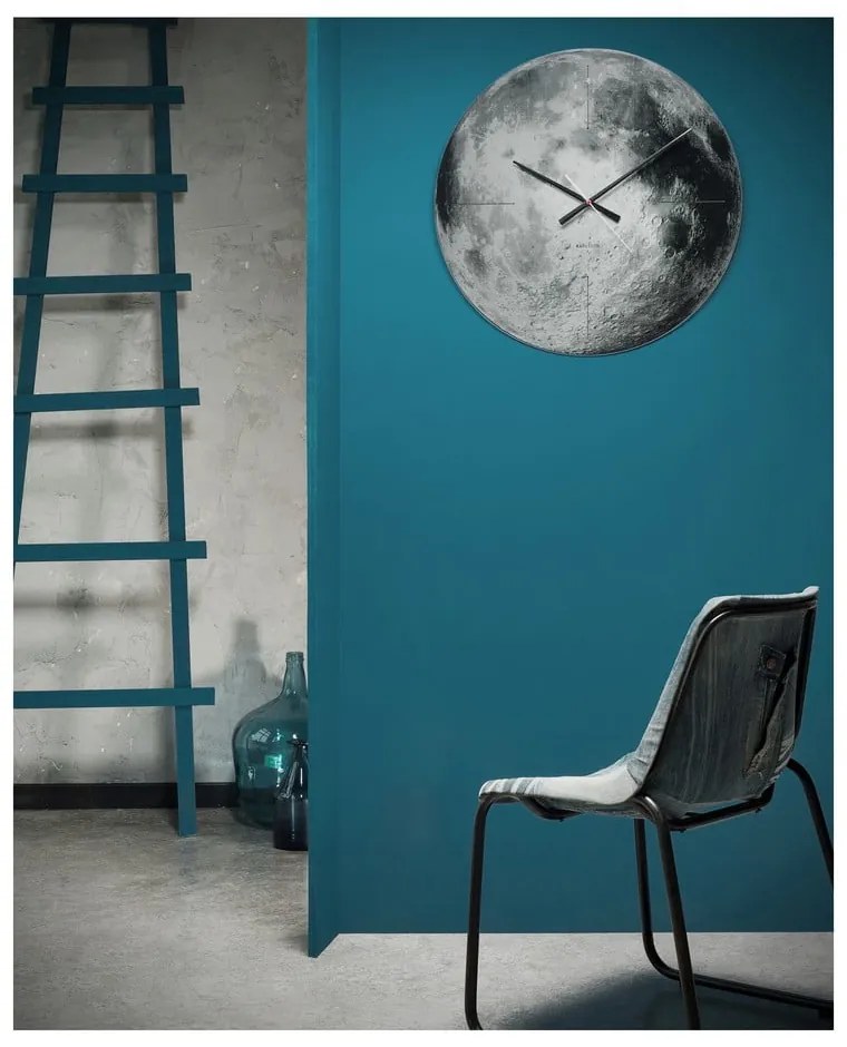 Moon falióra - Karlsson