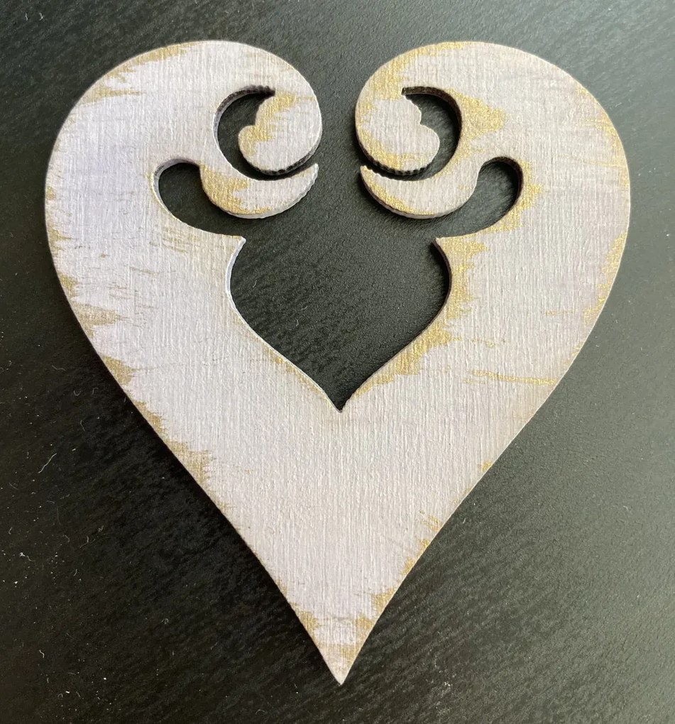 Kreatív hobbi lézervágott áttört fa antik lila-arany szív dekor motívum 7x7cm