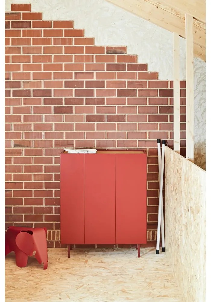 Piros magas komód tölgyfa dekorral 95x120 cm Arista – Teulat