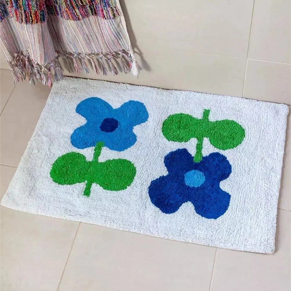 Fehér-kék fürdőszobai kilépő 50x80 cm Blue Flowers – Rex London