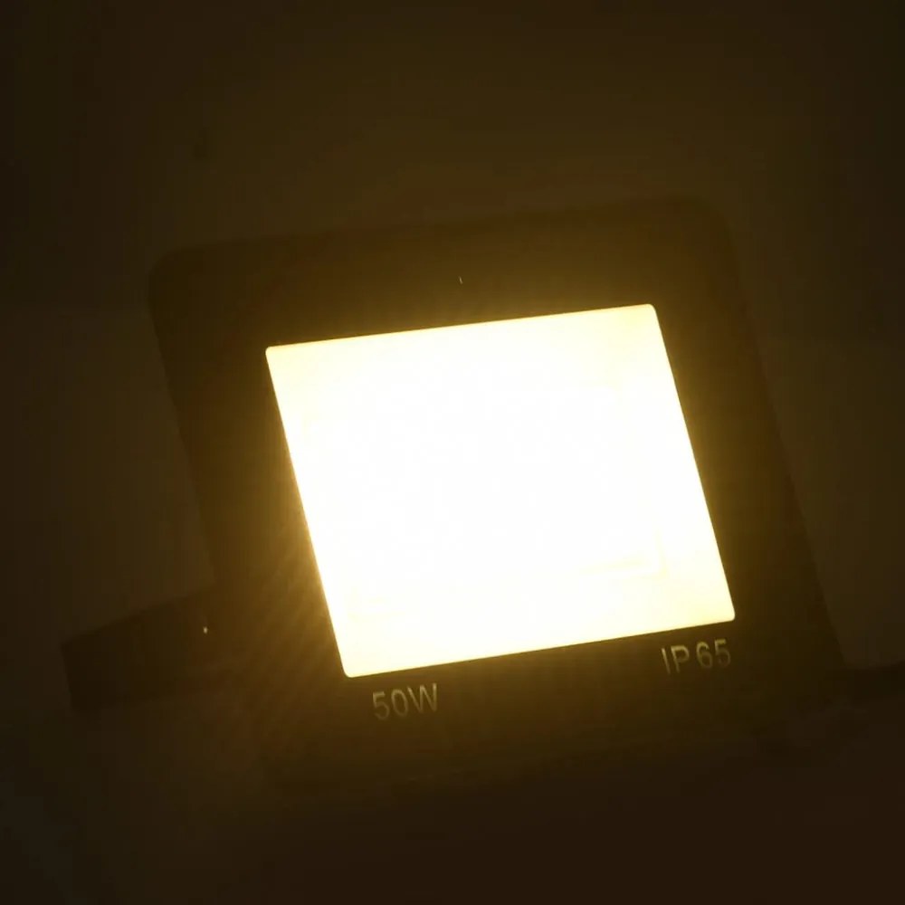 2 db meleg fehér fényű LED-es reflektor 50 W