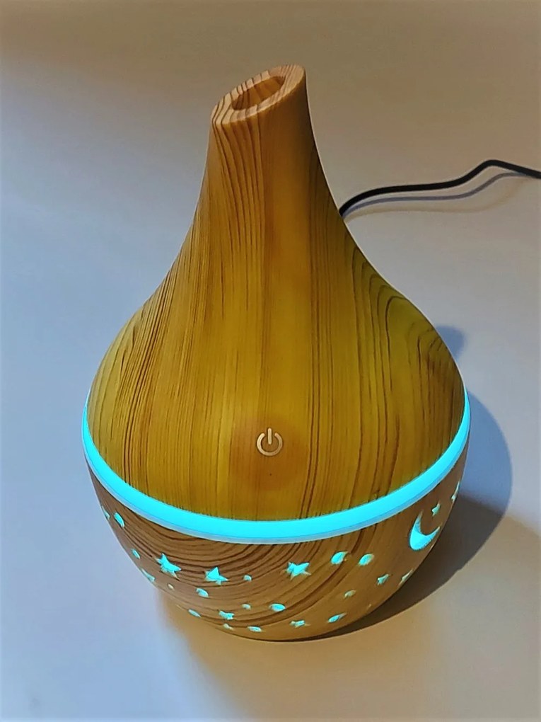 NAGOMI ELEKTROMOS AROMA DIFFÚZOR ILLÓOLAJ PÁROLOGTATÓ PÁRÁSÍTÓ KÉSZÜLÉK USB fa hatás színes éjszakai fény Csillagok Hold