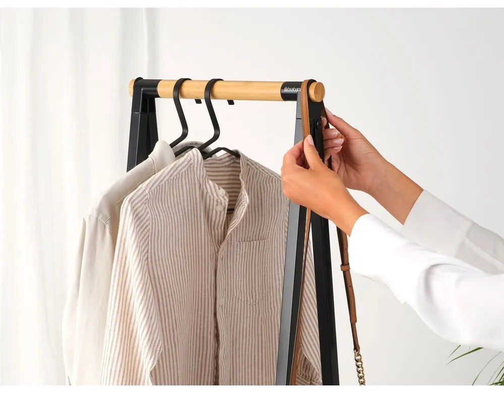 Fekete acél ruhatartó állvány Linn – Brabantia