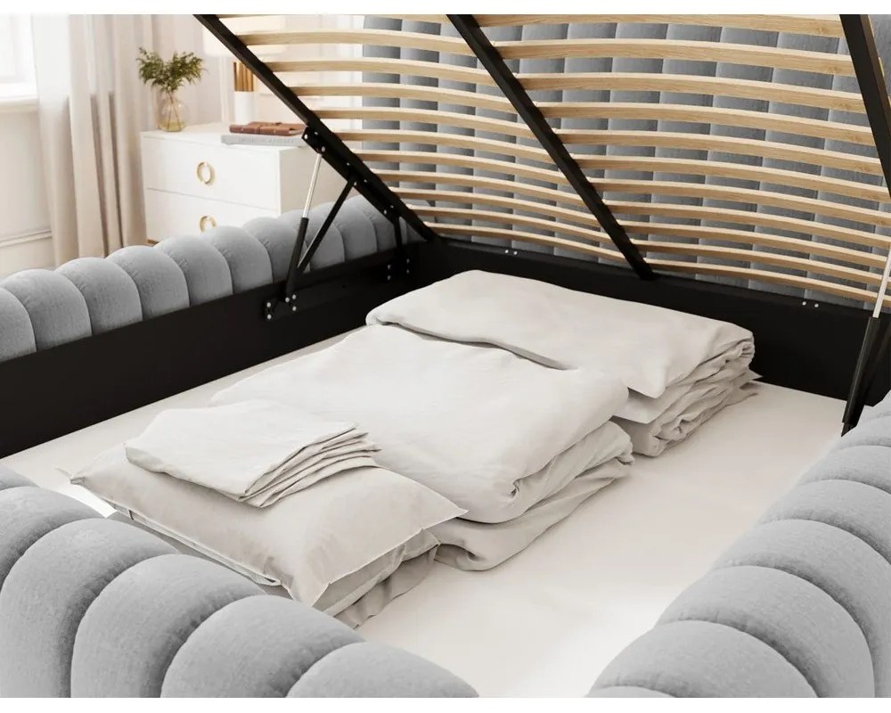 Világosszürke kárpitozott ágyneműtartós franciaágy ágyráccsal 140x200 cm Carilla – ELTAP