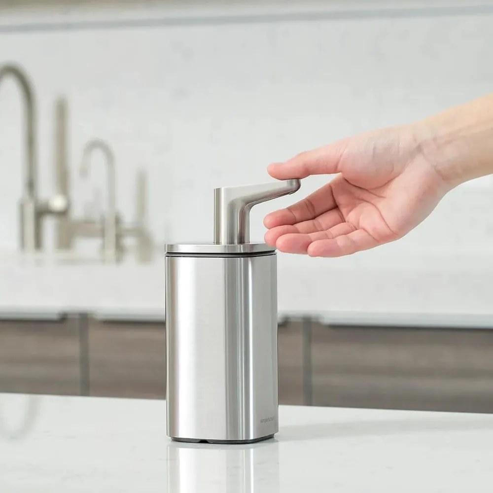 Ezüstszínű rozsdamentes acél szappanadagoló 295 ml - simplehuman
