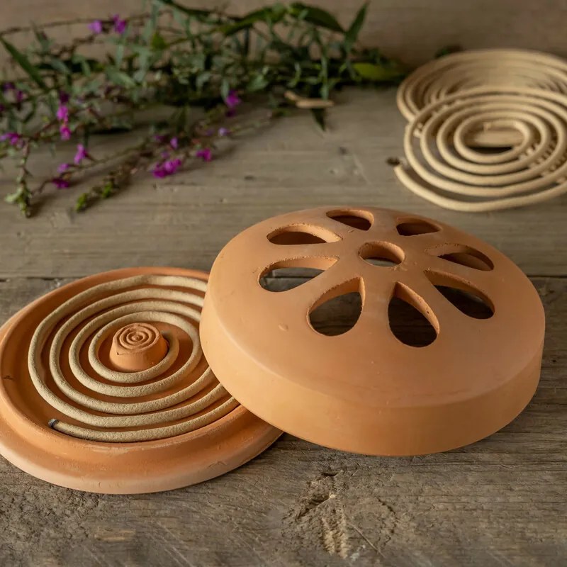 Szúnyogriasztó spirál terrakotta tartóban, 10 db-os