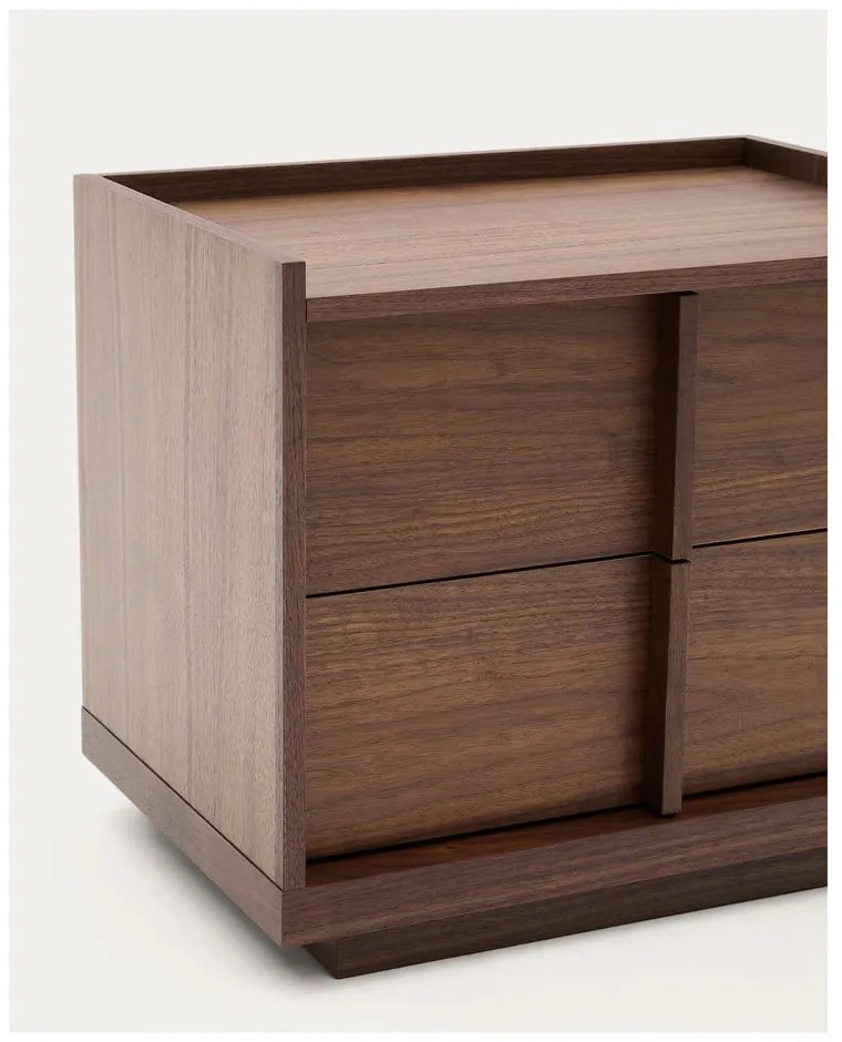 Sötétbarna éjjeliszekrény diófa dekorral Onix – Kave Home