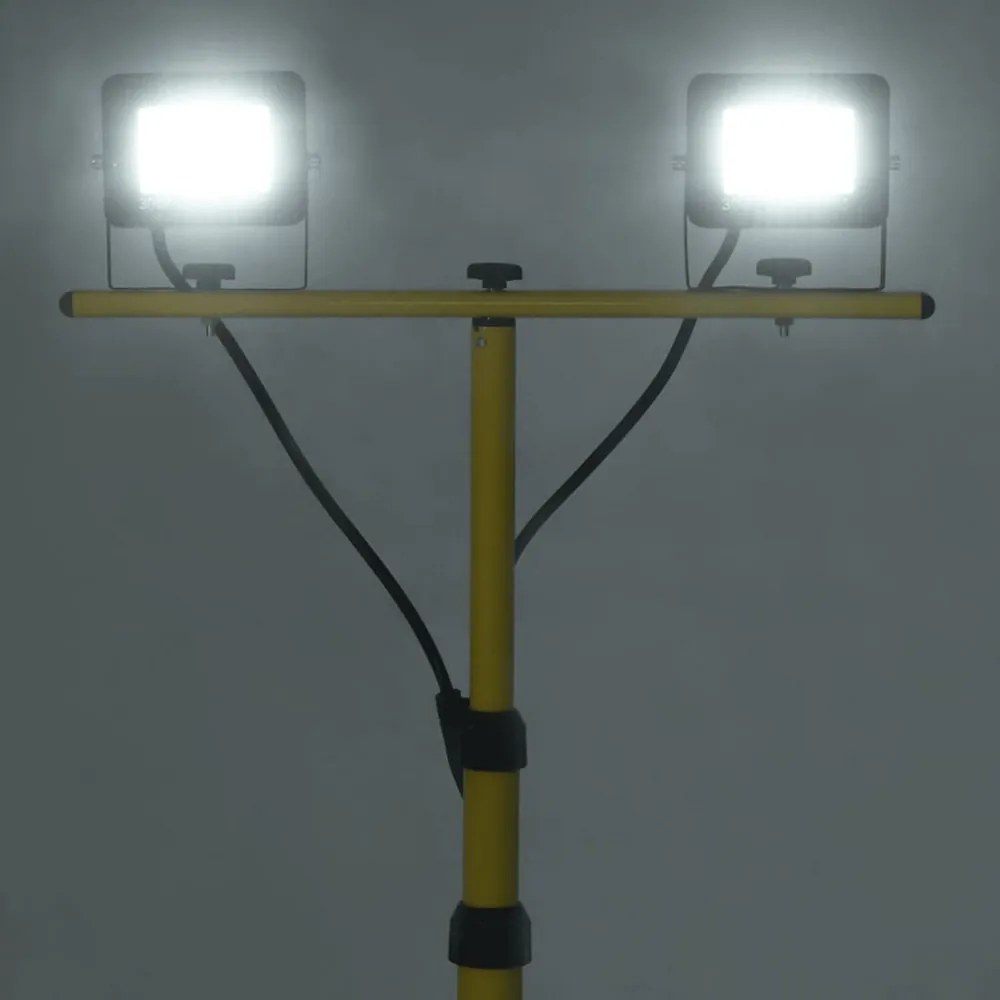hideg fehér fényű háromlábú LED-es reflektor 2 x 30 W