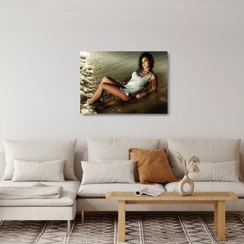Egy nő a tengerparton képe (üvegen) (70x50 cm)