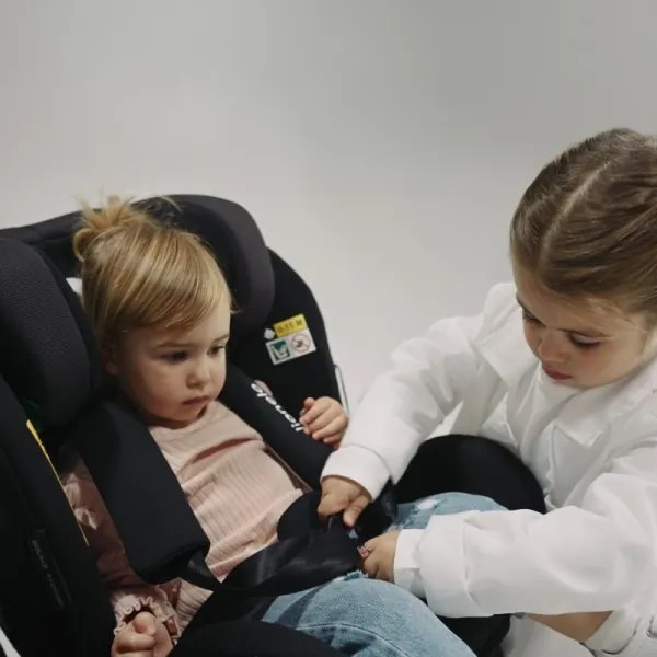 Lionelo - ANTOON PLUS i-Size 40-105 cm, forgatható autós gyerekülés alapzattal, Fekete Onyx