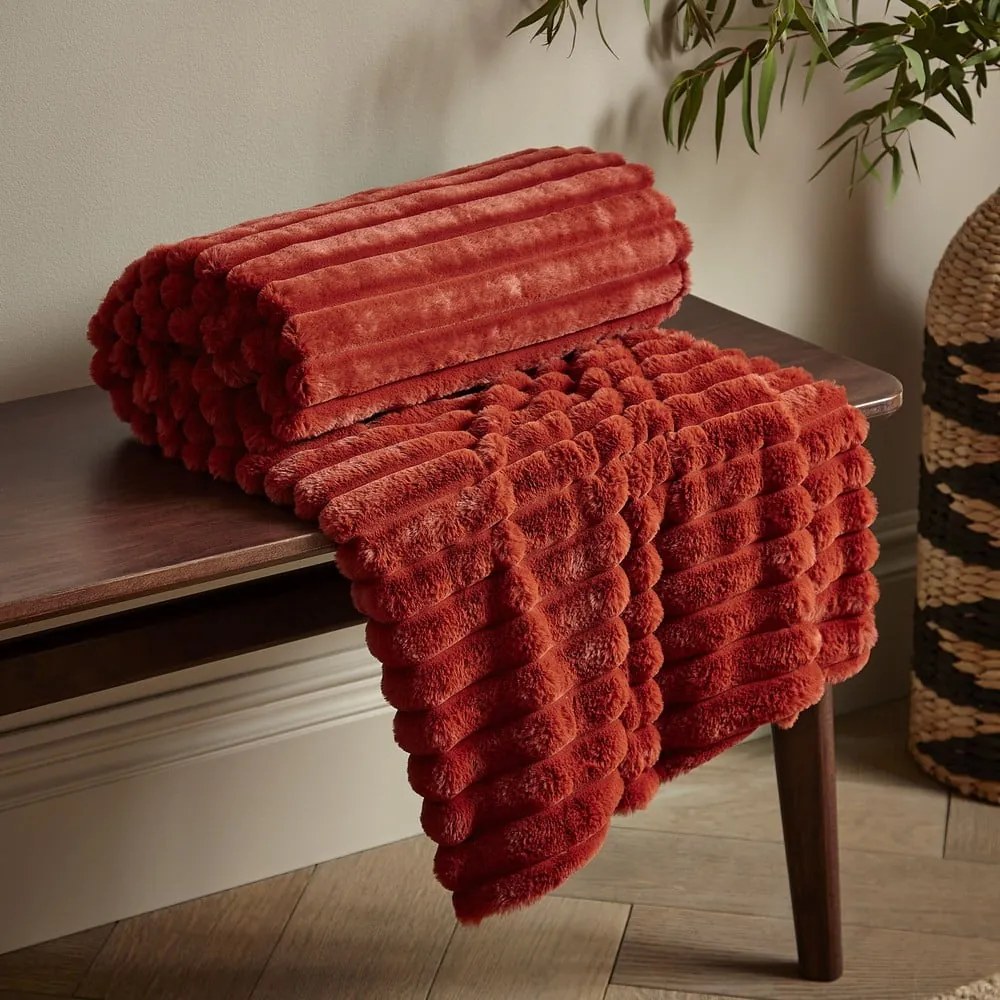 Mikroplüss takaró 130x170 cm Cosy Ribbed – Catherine Lansfield