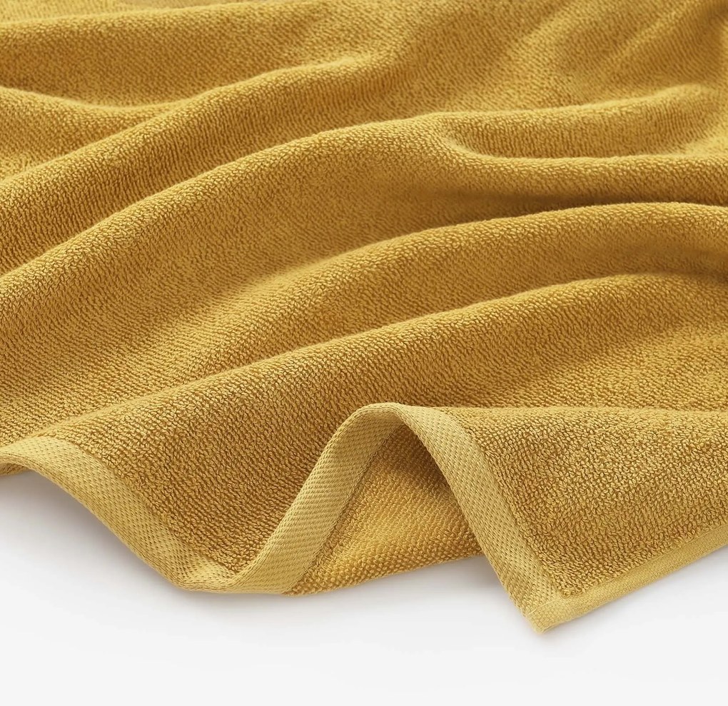 Goldea bordűr nélküli frottír törölköző és fürdőlepedő soft – mustárszínű 50 x 100 cm