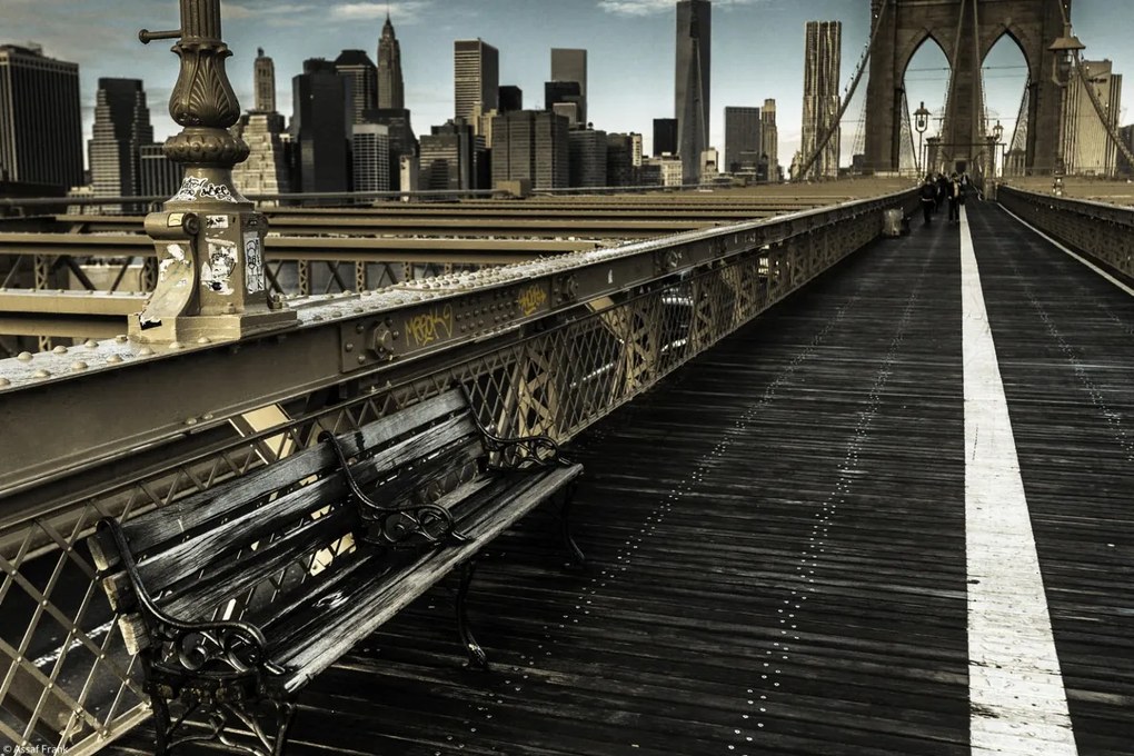 Poszter 30x20cm Üres pad a gyalogátkelőhelyen a Brooklyn hídon