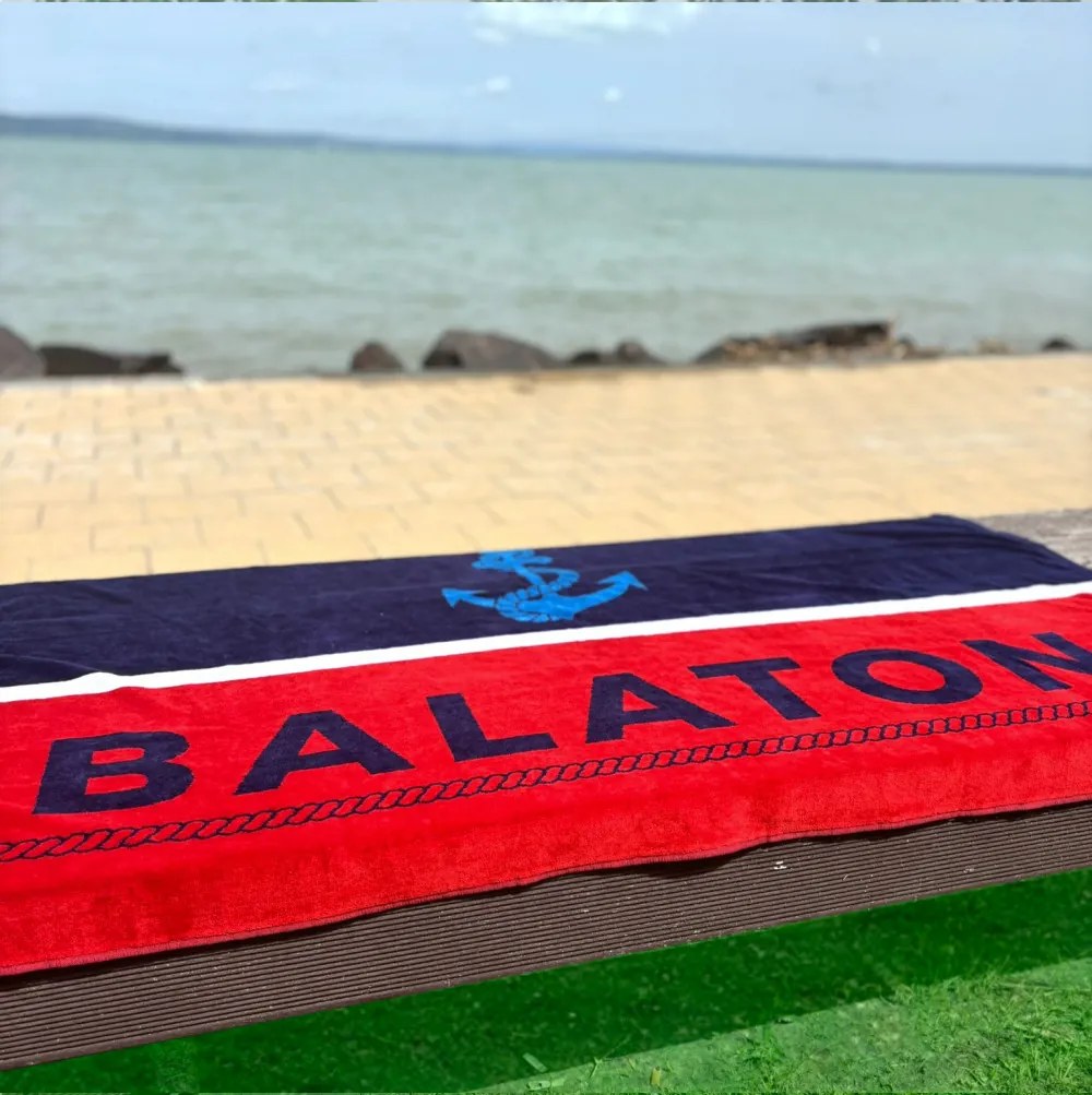 Balaton 2024 kék-piros strandtörölköző