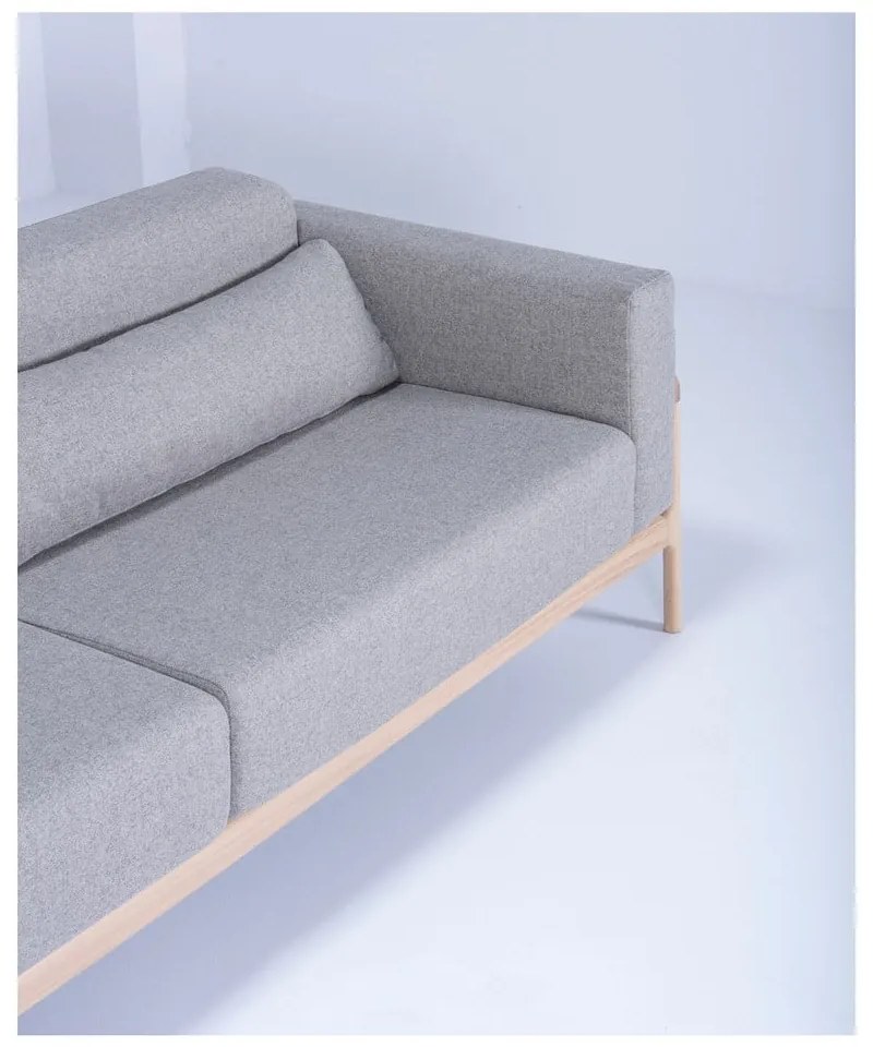 Fawn Plus szürke kanapé tölgyfából, 240 cm - Gazzda