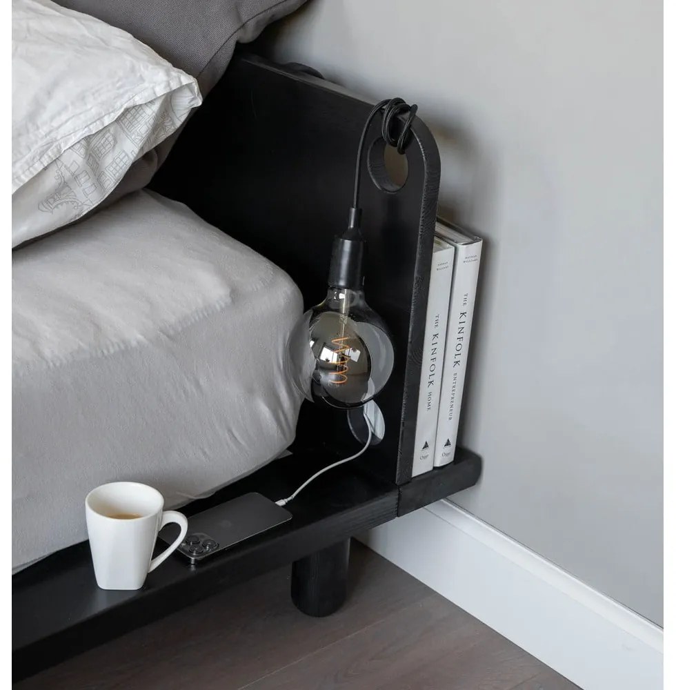 Fekete borovi fenyő franciaágy ágyráccsal 140x200 cm Peek – Karup Design