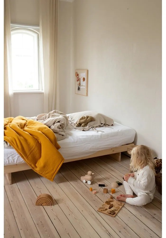 Natúr színű borovi fenyő egyszemélyes ágy ágyráccsal 90x200 cm Kanso – Karup Design