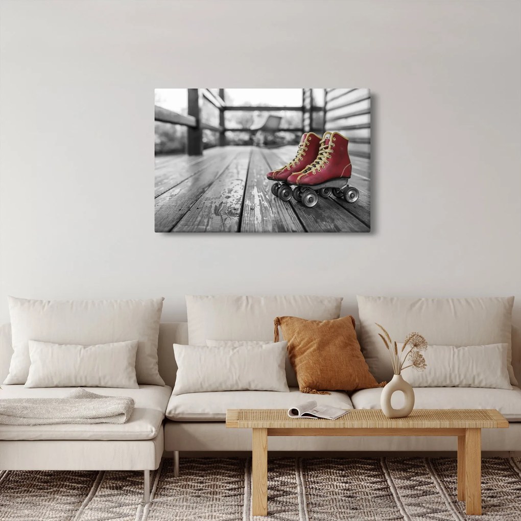 Egy piros régi görgős cipő képe (90x60 cm)