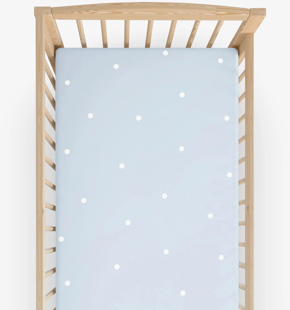Goldea gyermek gumis pamut lepedő kiságyba - égszínkék pöttyös 70 x 140 cm