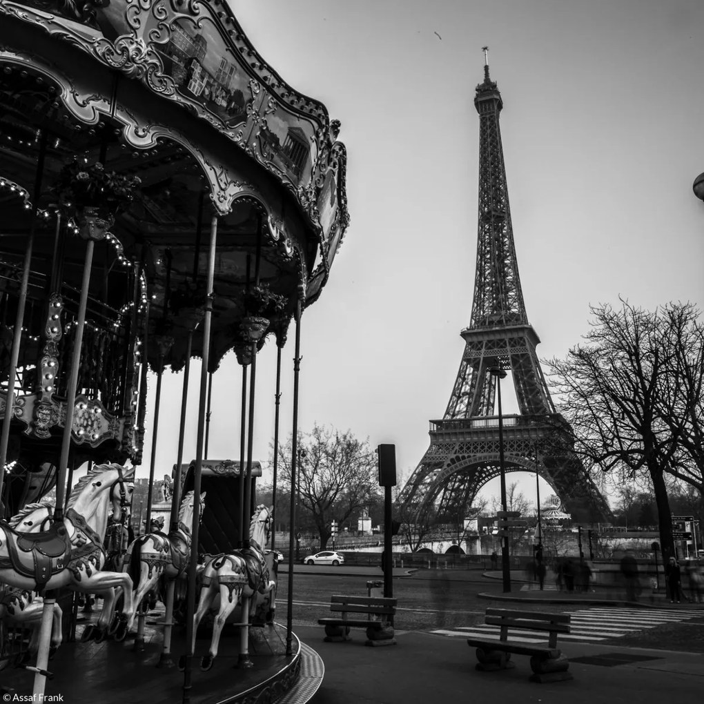 Poszter 20x20cm Körhinta Eiffel-toronnyal a háttérben, Assaf Frank