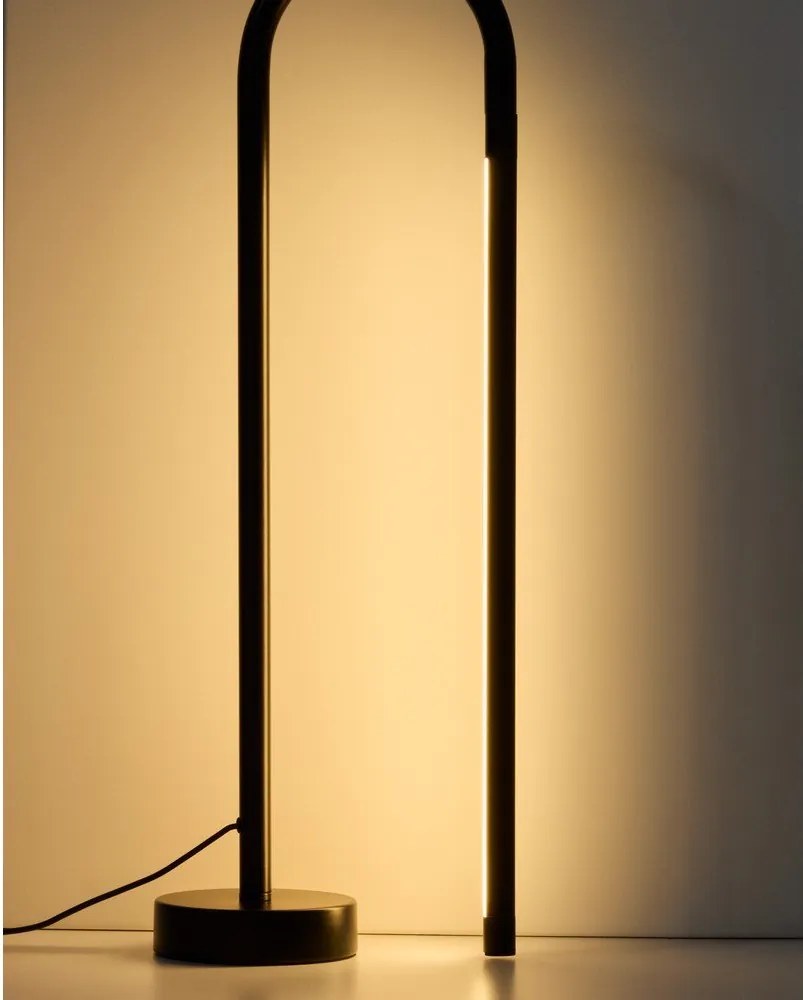 Fekete LED állólámpa (magasság 60 cm) Bow – Kave Home