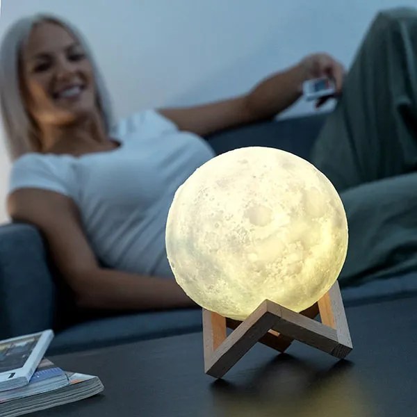 Hold 3D lámpa, többszínű 7 effektus, újratölthető, fa állvány, környezeti fény 13cm