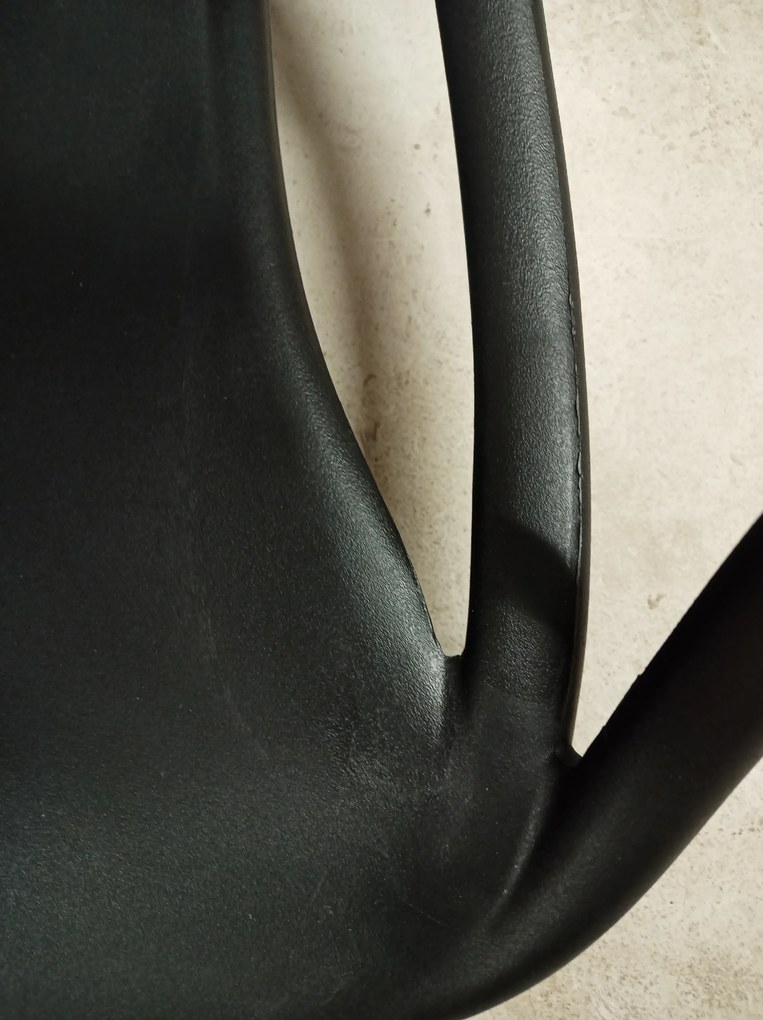 AKCIÓ Fekete műanyag szék KATO II. osztály