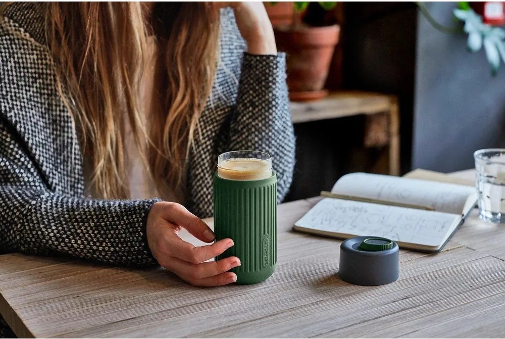 Zöld üveg utazóbögre 340 ml – Black + Blum