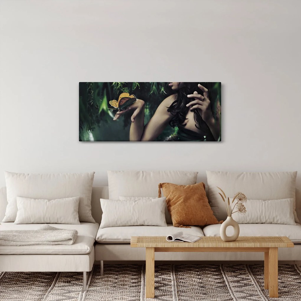 Egy bájos nő képe pillangóval (120x50 cm)