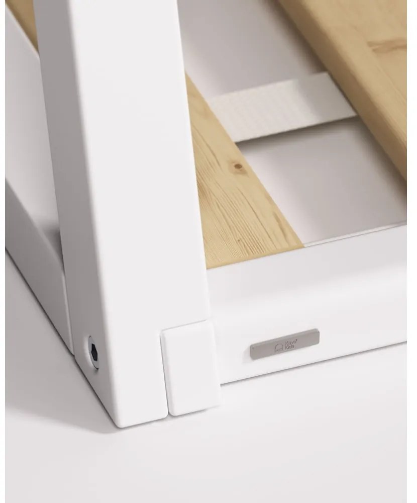 Fehér bükkfa házikó alakú gyerekágy ágyráccsal 90x190 cm Maralis – Kave Home