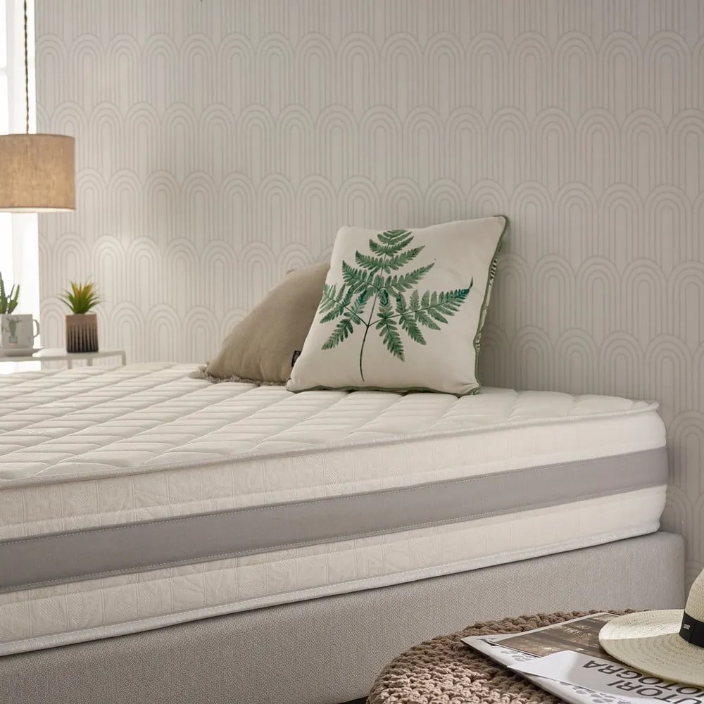 Kemény-közepes keménységű kétoldalas-hőszabályozó hab matrac 140x200 cm Naturcare Aloe Vera – Moonia