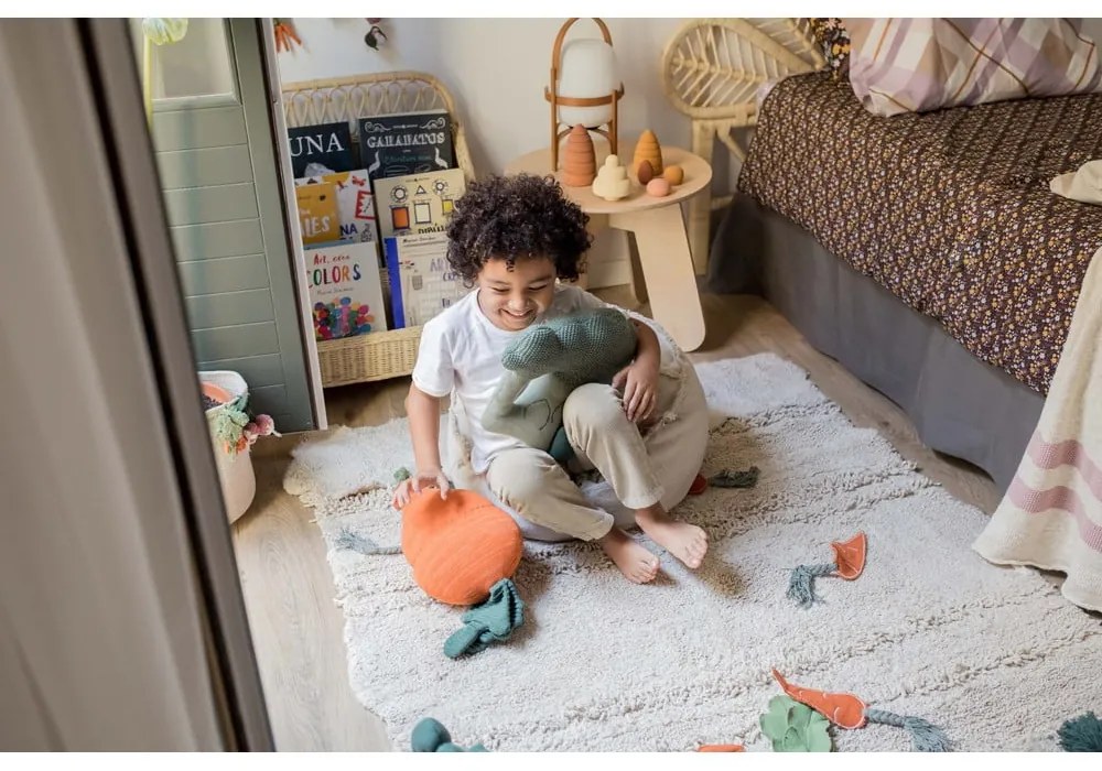 Krémszínű pamut gyerek játszószőnyeg 120x160 cm Veggie Garden – Lorena Canals