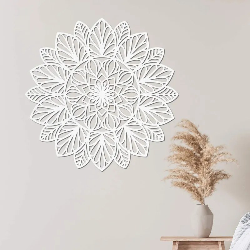 Fából készült mandala a falon | LÓTUSZ