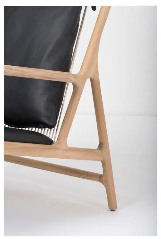 Dedo fotel tömör tölgyfa konstrukcióval, fekete bivalybőr ülőpárnával - Gazzda